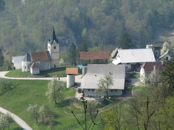 Pohod na Vine in zgodovina vinske cerkve